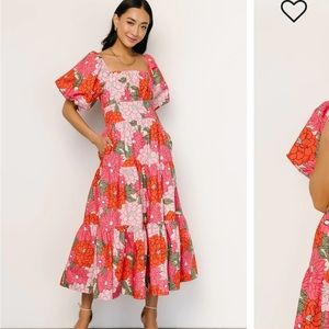 NWT Beautiful Floral Dress - with pockets!